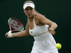 Česká tenistka Nicole Vaidišová se bije v prvním kole Wimbledonu s Italkou Karin Knappovou.
