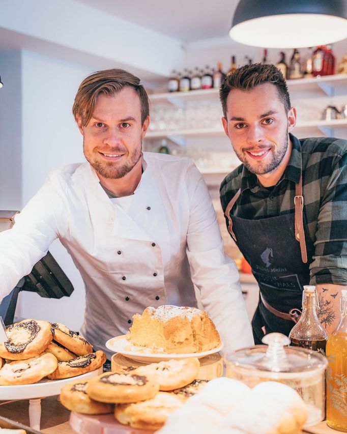 Bistro Kynutá buchta v Horní Plané na Šumavě, Josef Šabaka a Roman Koprolín