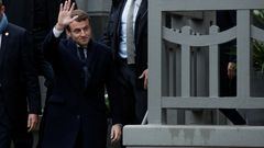 Macron jde od voleb a mává