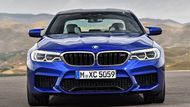 BMW M5 (kódové označení F90) je v pořadí šestou generací sportovního sedanu. V porovnání s předchůdcem dostal Němec nejen širší rozchod kol a větší nasávací otvory v předním nárazníku, ale také blatníky a kapotu z hliníku nebo střechu z plastu vyztuženého uhlíkovými vlákny. I díky tomu skoro pět metrů dlouhý sedan shodil několik kilogramů a váží 1855 kg bez řidiče.