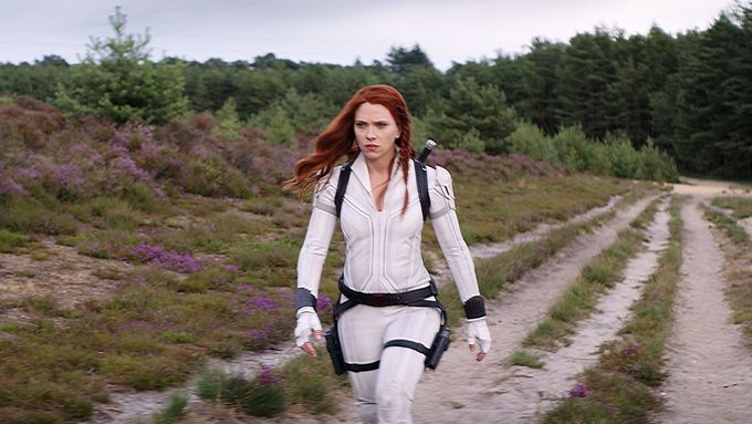 Ve filmu Black Widow hraje Scarlett Johanssonová nájemnou vražedkyni Natašu Romanovovou.