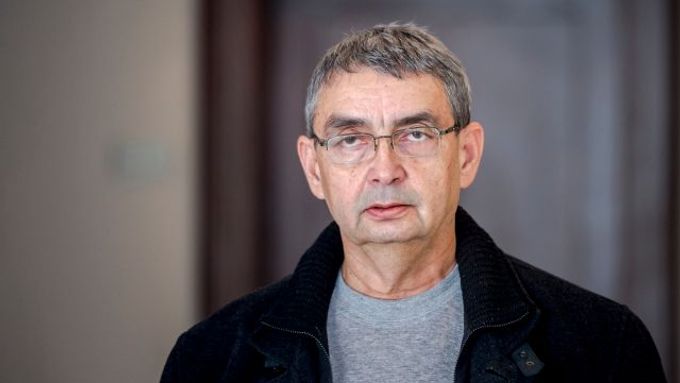 Krajský soud v Hradci Králové potrestal Pavla Rohela za výrobu a distribuci dětské pornografie šestiletým vězením.
