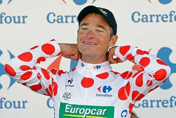 Francouzský cyklista Thomas Voeckler ze stáje Europcar dojíždí závod v desáté etapě Tour de France 2012.