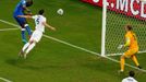 Italy's Mario Balotelli (L) scores England during their 2014 World Cup Group D soccer match at the Amazonia arena in Manaus June 14, 2014. REUTERS/Andres Stapff (BRAZIL -