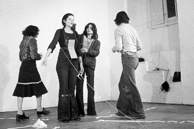 Marina Abramovićová - Performance Rhytm 0