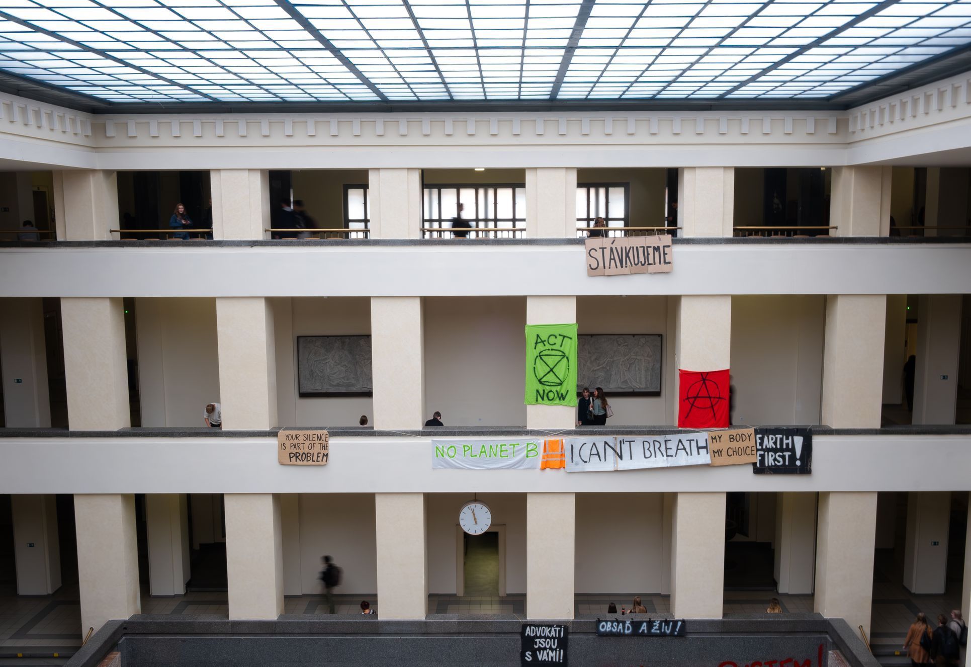 Křik ve stroji - Právnická fakulta