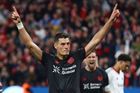 Zahraniční ligy: Schick se trefil z penalty, Bayer i v devíti porazil Frankfurt