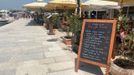 Ukázka cen v jedné z restaurací na pobřeží Istrie: rizoto s krevetami za 75 kun (250 korun), rybí talíř pro dvě osoby v přepočtu 820 korun.