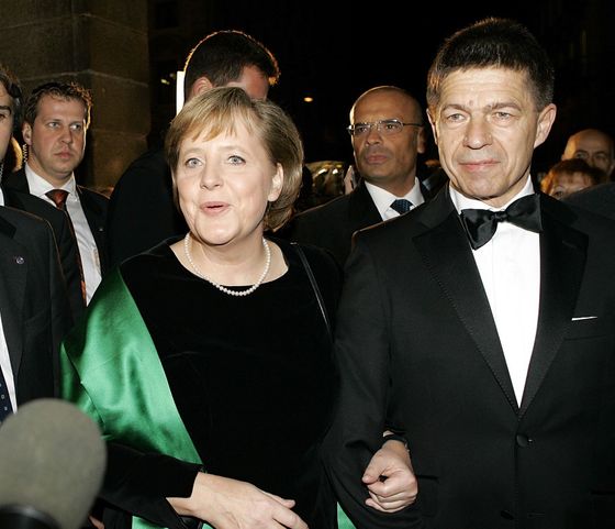 Angela Merkelová již jako kancléřka s manželem Joachimem Sauerem.