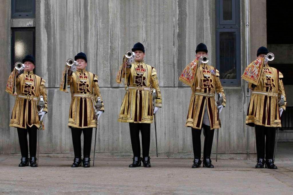 Britská kavalérie gardistů na koních