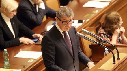 Nejsou žádné čistky, ale ministr si nemůže vybrat nejbližšího kolegu, říká Babiš o služebním zákonu