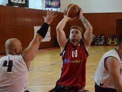 Ve Středoevropském poháru basketbalu na vozíku reprezentují Českou republiku týmy WBS Pardubice a SK Hobit Brno.