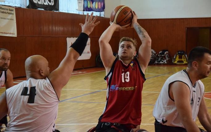 Ve Středoevropském poháru basketbalu na vozíku reprezentují Českou republiku týmy WBS Pardubice a SK Hobit Brno.