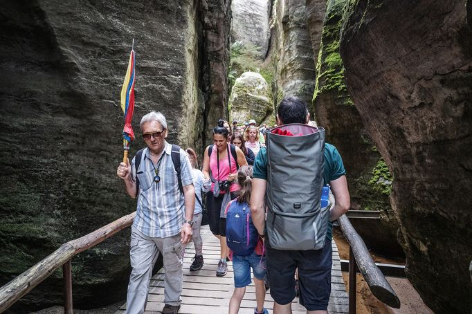 Overturismus: Turistická apokalypsa v Adršpachu během svátku Nanebezetí Panny Marie