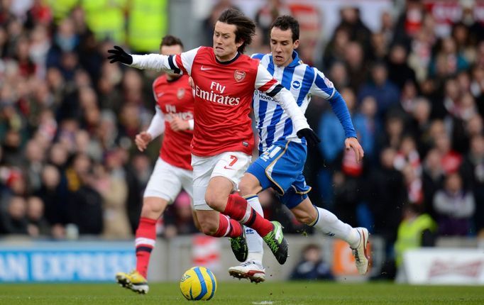 Záložník Arsenalu Tomáš Rosický se vrátil po zranění v pohárovém utkání proti týmu Brighton and Hove Albion's