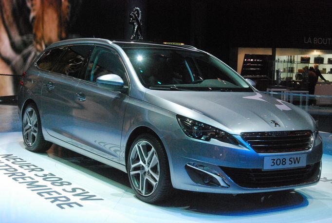 Jednou ze světových premiér byl i elegantní kombík Peugeot 308 SW