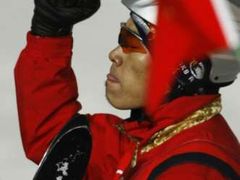Chan Sien-pcheng z Číny zvítězil v olympijském závodě akrobatických lyžařů.