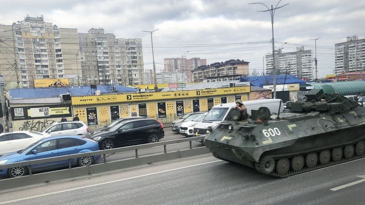 Aktuálně+ | Probudily mě výbuchy a sirény. Reportér Novák o začátku války na Ukrajině; Zdroj foto: Martin Novák