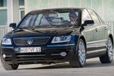 Volkswagen Phaeton je propadák. O to lepší je to ale ojetina. Luxus a pohodlí si můžete užít za velmi nízké peníze. Našli jsme Volkswagen Phaeton 3.0 TDI 4Motion (2005, 125 000 km) za 189 000 Kč.