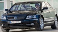 Volkswagen Phaeton je propadák. O to lepší je to ale ojetina. Luxus a pohodlí si můžete užít za velmi nízké peníze. Našli jsme Volkswagen Phaeton 3.0 TDI 4Motion (2005, 125 000 km) za 189 000 Kč.