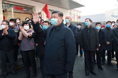 "Zmizelý" Si Ťin-pching. Epidemie může stát prezidenta funkci, varuje britský sinolog