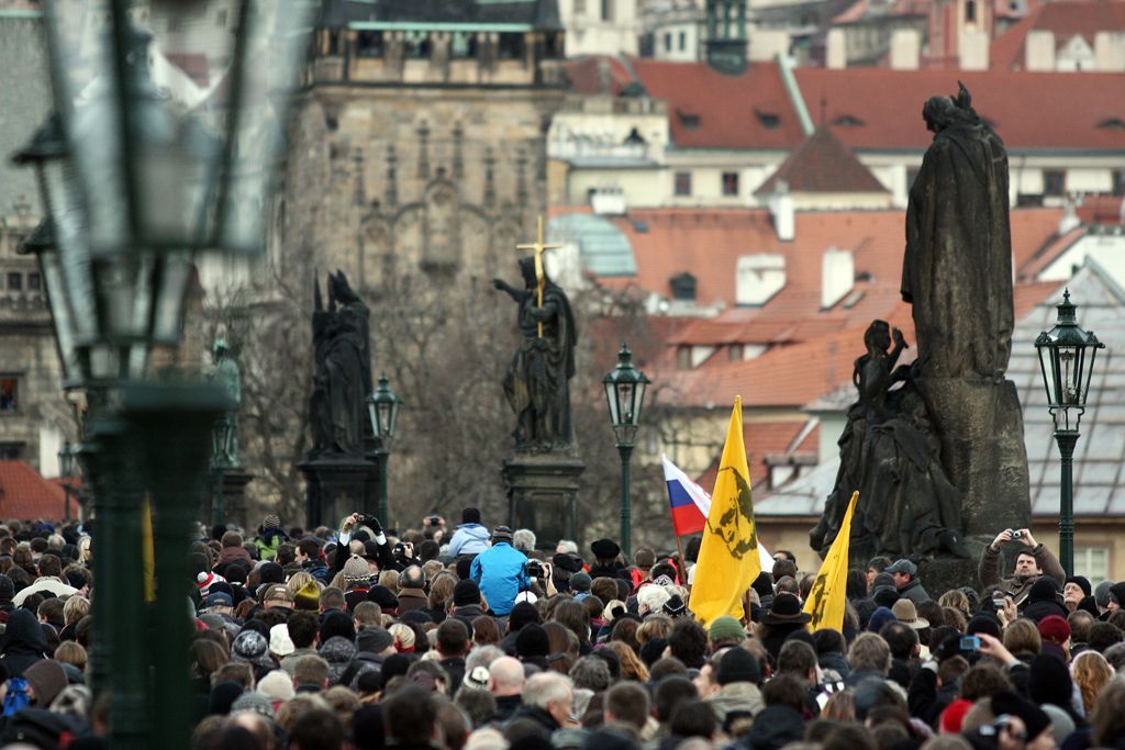 Smuteční průvod s ostatky Václava Havla