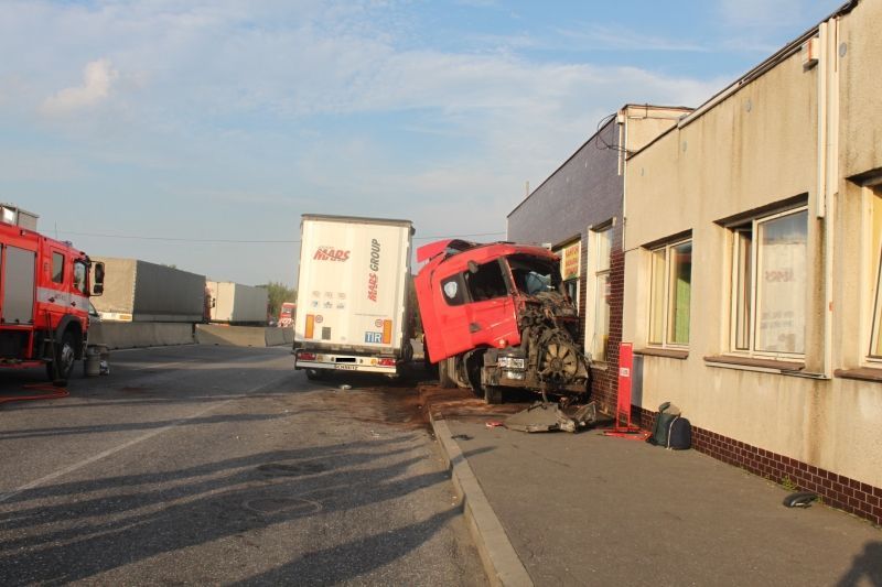 Nehoda kamionu v Chotěbuzi na Karvinsku