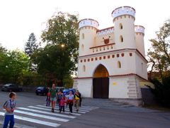 Brána do zámeckého parku ve Vlašimi. Opravena byla v první fáze rekonstrukce parku, podpořené penězi z EU.