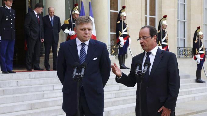 V září navštívil slovenský premiér Robert Fico Francii, kde se setkal i s novým socialistickým prezidentem Francoisem Hollandem.