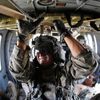 Nahlédněte mezi ostré hochy na základně U.S. Air Force v Kandaháru