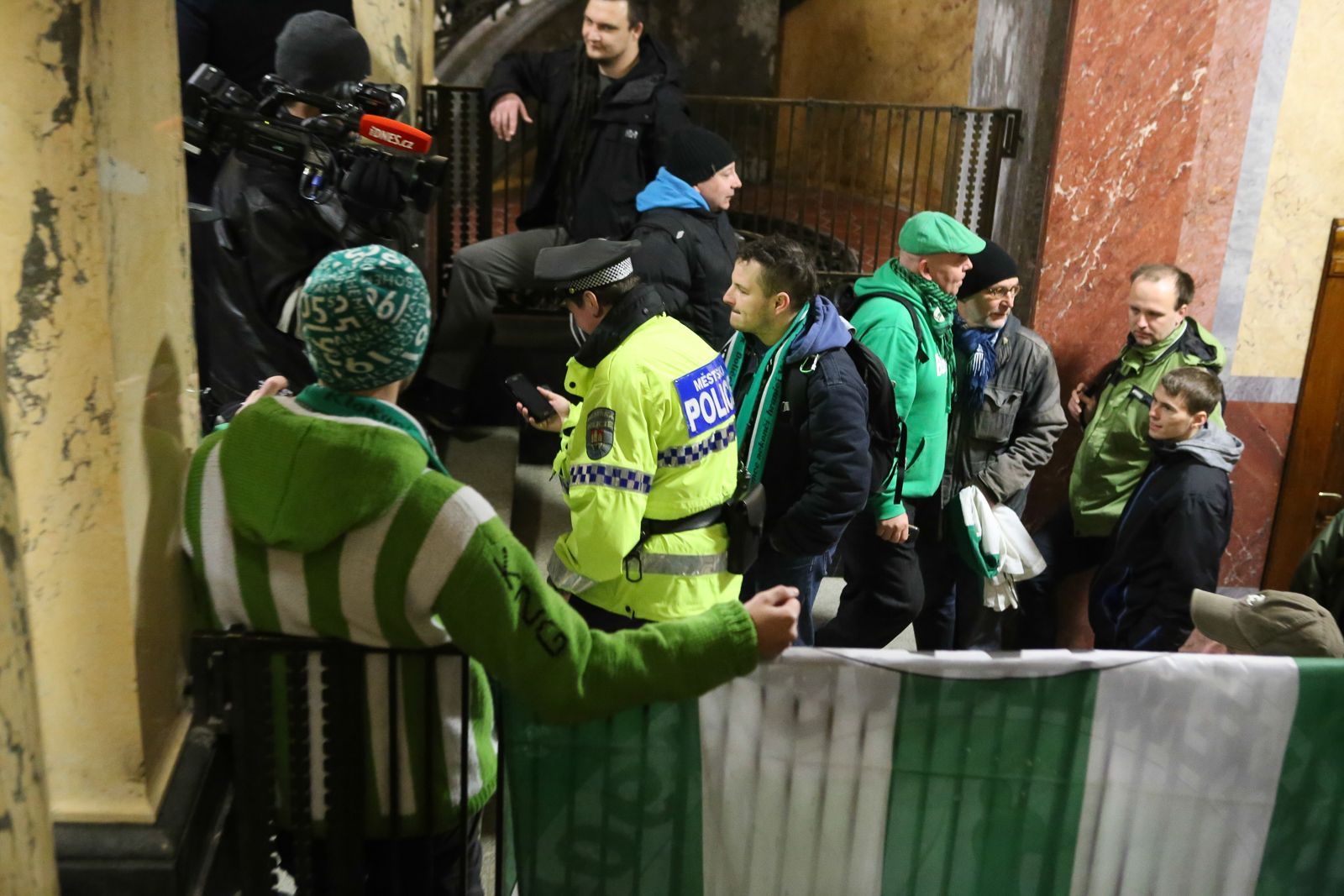 Demonstrace fanoušků Bohemians na pražském magistrátu