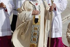 Papež František poprvé svatořečil, přihlížely masy lidí