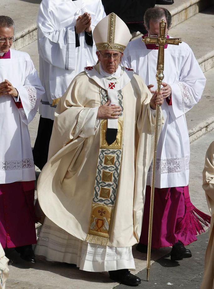 Pope Francis arrives to lead a canonization mass in Saint Peter's Square at the Vatican May 12, 2013. The Pope is leading a mass on Sunday for candidates for sainthood Antonio Primaldo, Mother Laura Montoya and Maria Guadalupe Garcia Zavala.