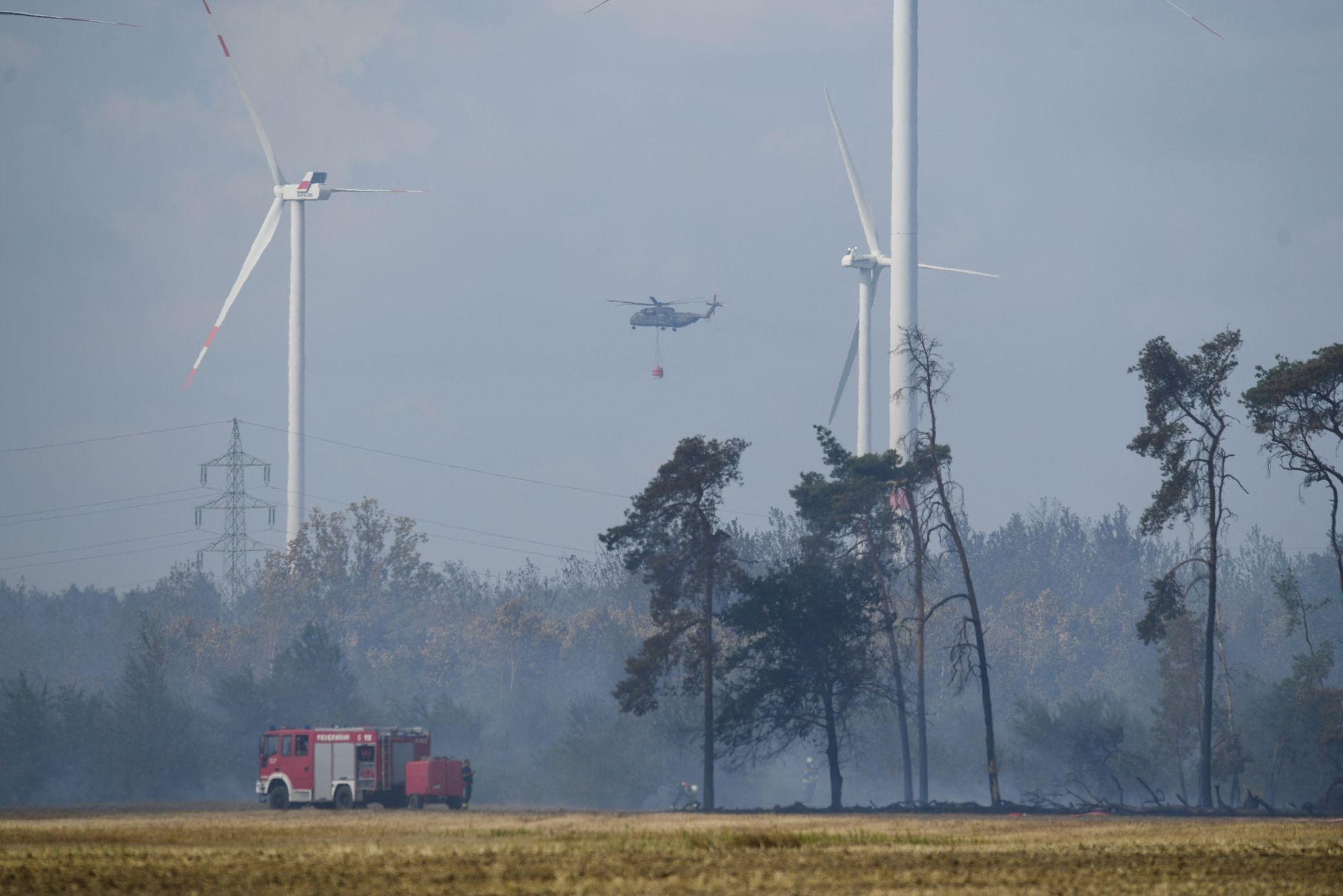 lesní požár německo oheň vrtulník