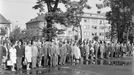 Návštěvníci výstavy Flora-Olomouc ve Smetanových sadech, 1967