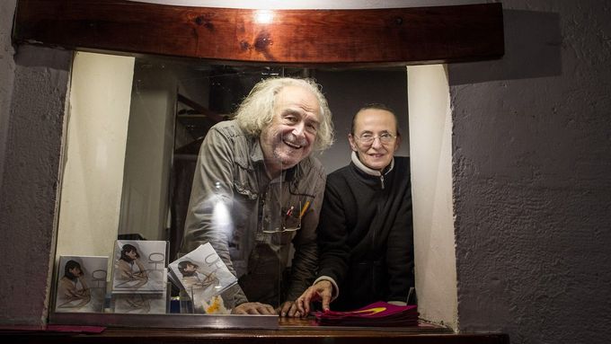 Ludvík Kavín, na snímku z roku 2013 s manželkou Nikou Brettschneiderovou, rovněž signatářkou Charty 77, založili divadlo Theater Brett, které ve Vídni vedli do roku 2018.