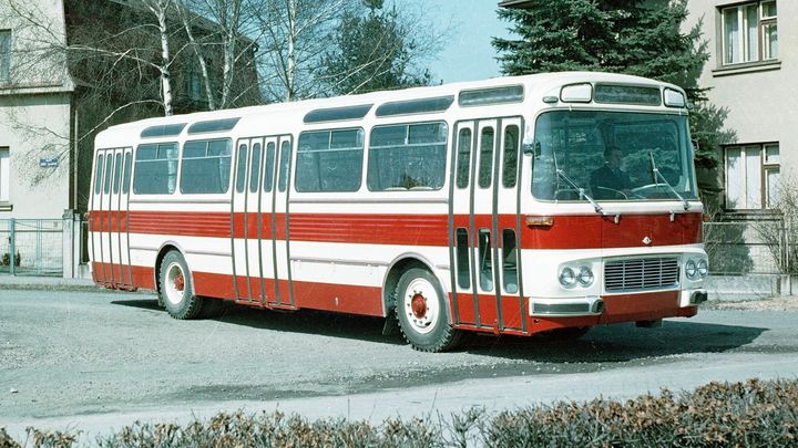 Nástupce legendární Škody RTO. Karosa Š 11 přišla s unikátní konstrukcí karoserie; Zdroj foto: Iveco CR