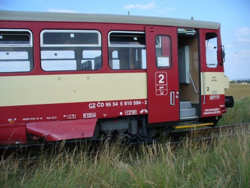 U Rudné se srazilo auto s vlakem