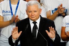 Kaczynského Polsko nechce být "kolonií Bruselu". Oklesťuje demokracii, krotí média. Pro nás zlé