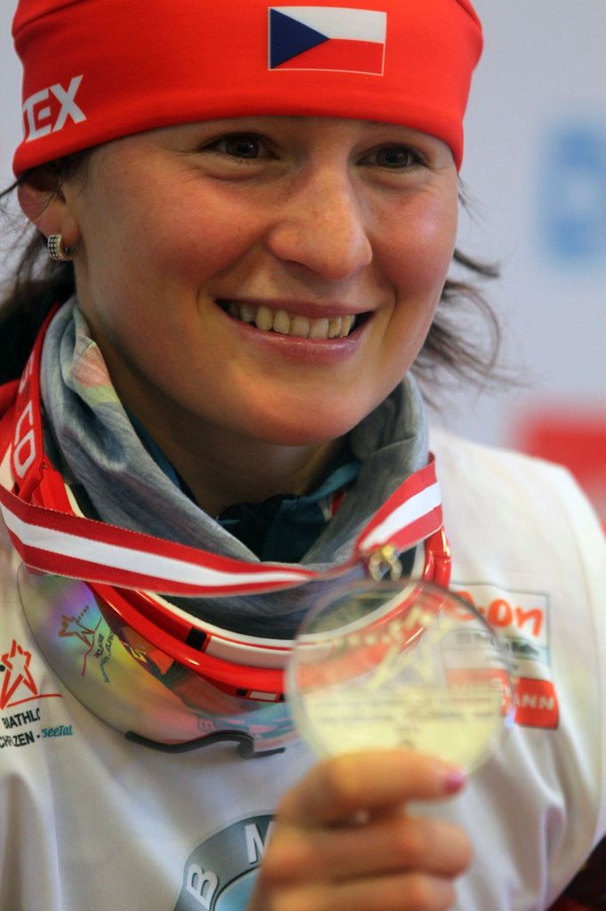 Veronika Vítková si ve sprintu doběhla pro stříbro (Hochfilzen 2013)