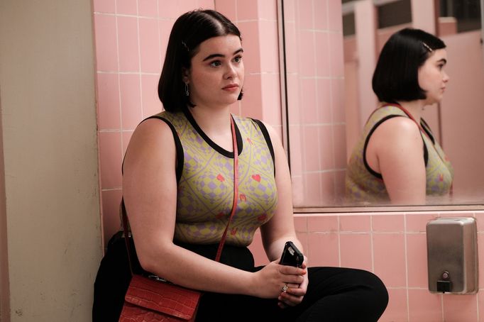 Barbie Ferreira jako Kat.