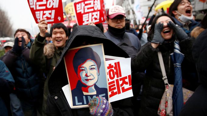 Protesty v Jižní Koreji kvůli korupčnímu skandálu prezidentky.