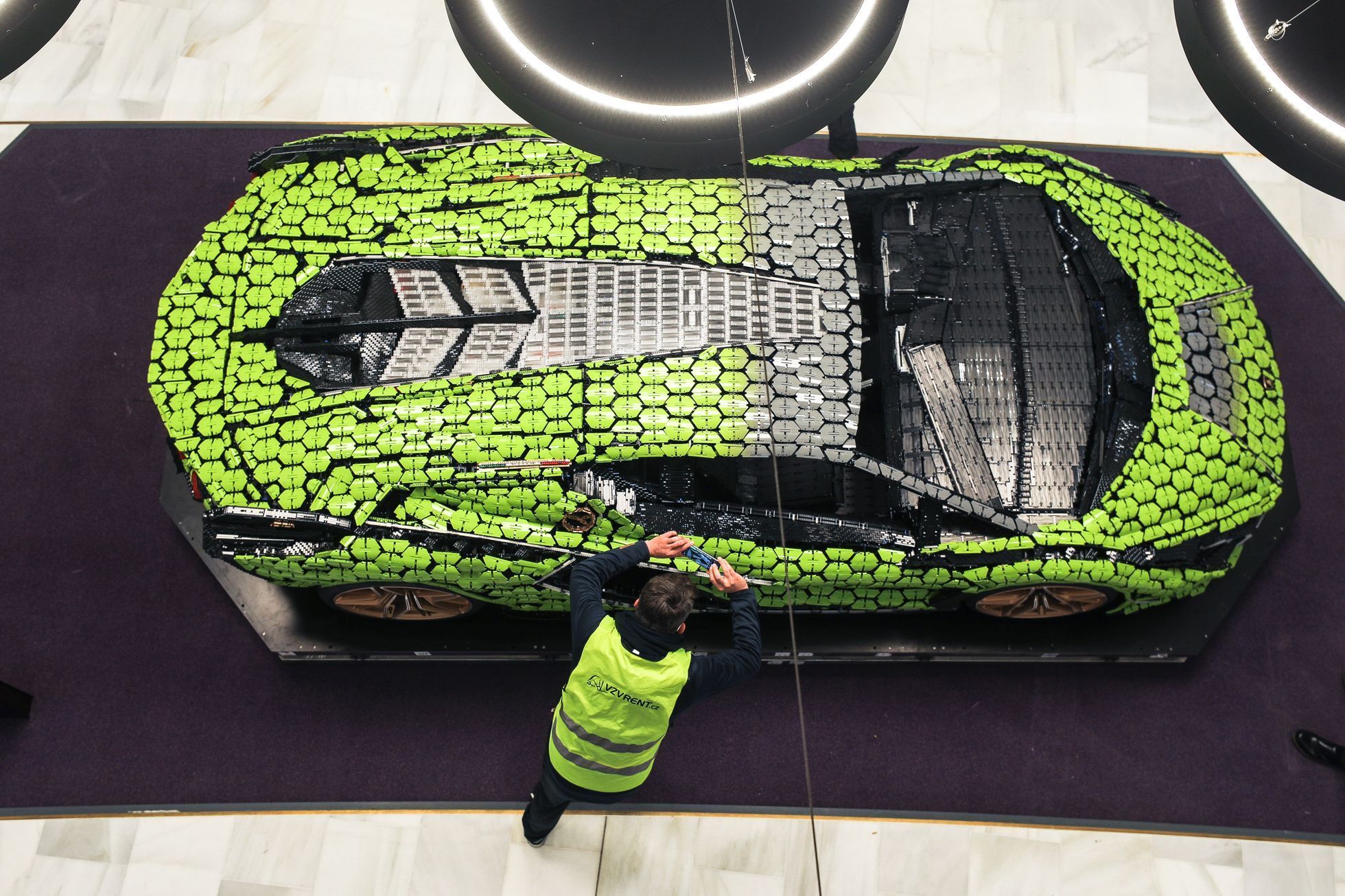 Lamborghini Sian z Lega v Obchodním centru Chodov