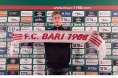Talent Juventusu Macek sbírá starty v druholigovém Bari. Hostování v Česku by byl krok zpět, říká
