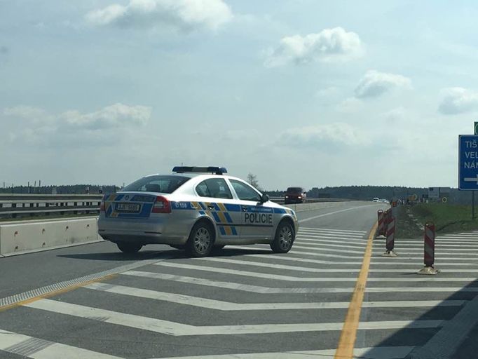 Policisté uzavřeli D1 ve směru na Brno.