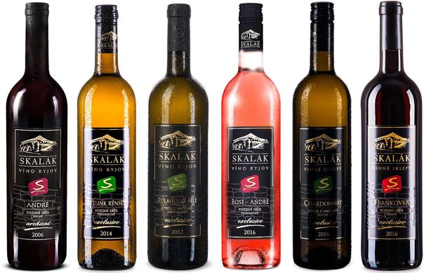 Výběr vín z vinařství Skalák