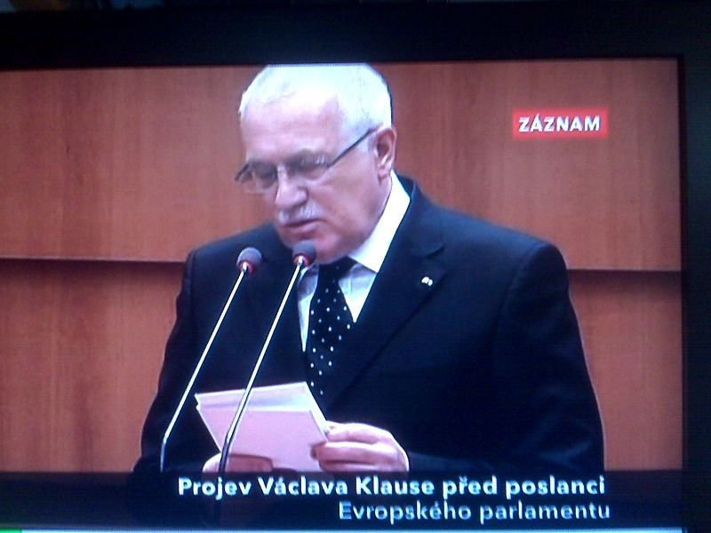 Václav Klaus hovoří v Bruselu, europoslanci bučí