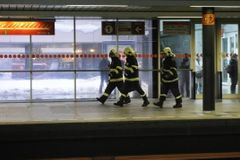 Voda z přívalového deště zavřela stanici metra
