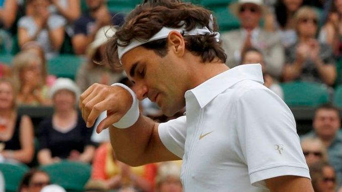 Roger Federer v posledních měsících tápe