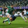 fotbal, kvalifikace, Euro 2020, finále baráže, Severní Irsko - Slovensko, Craig Cathcart, Tomáš Hubočan
